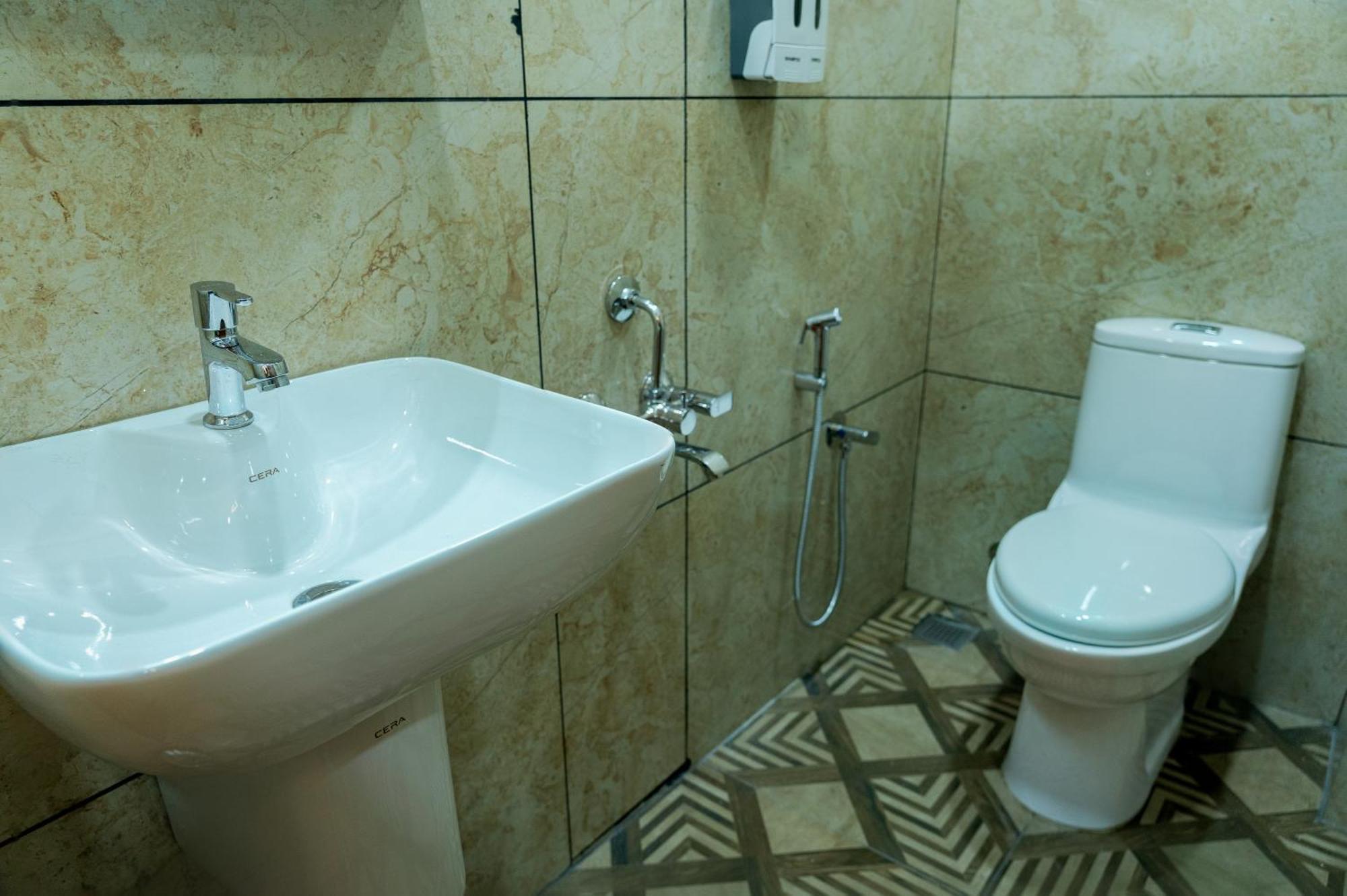 Fly View Airport Residency Hotel Nedumbassery Exterior foto