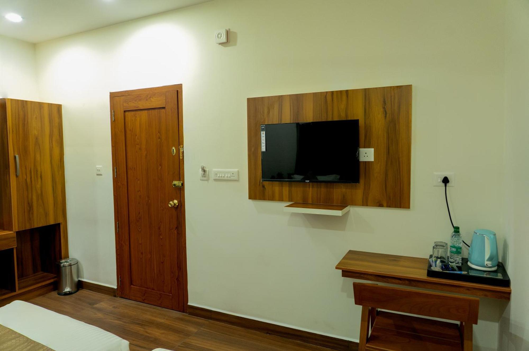Fly View Airport Residency Hotel Nedumbassery Exterior foto