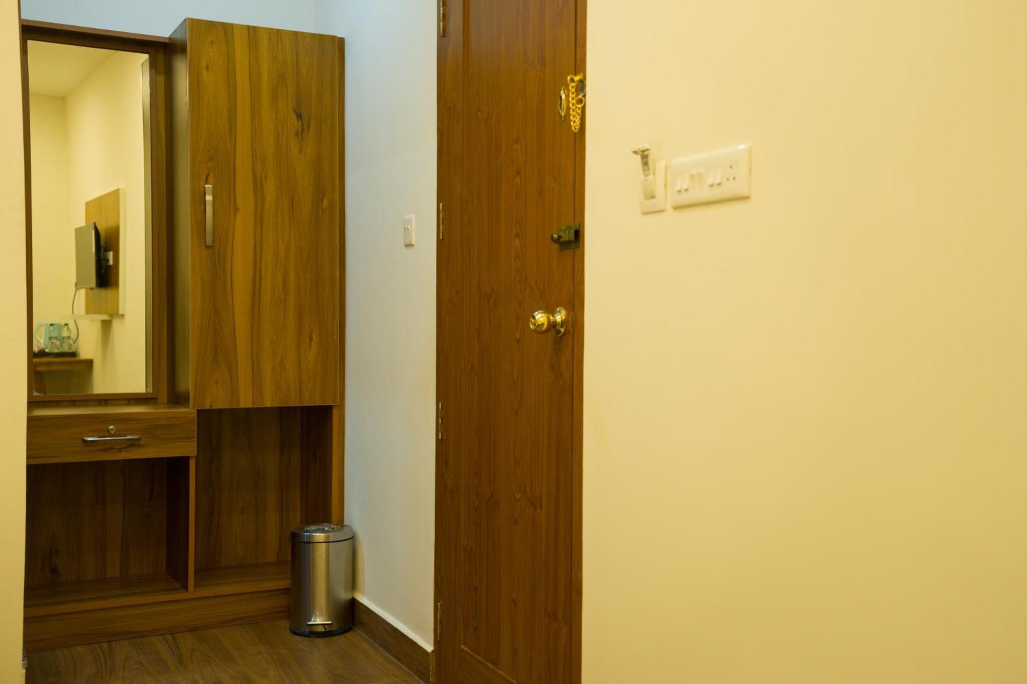 Fly View Airport Residency Hotel Nedumbassery Exterior foto