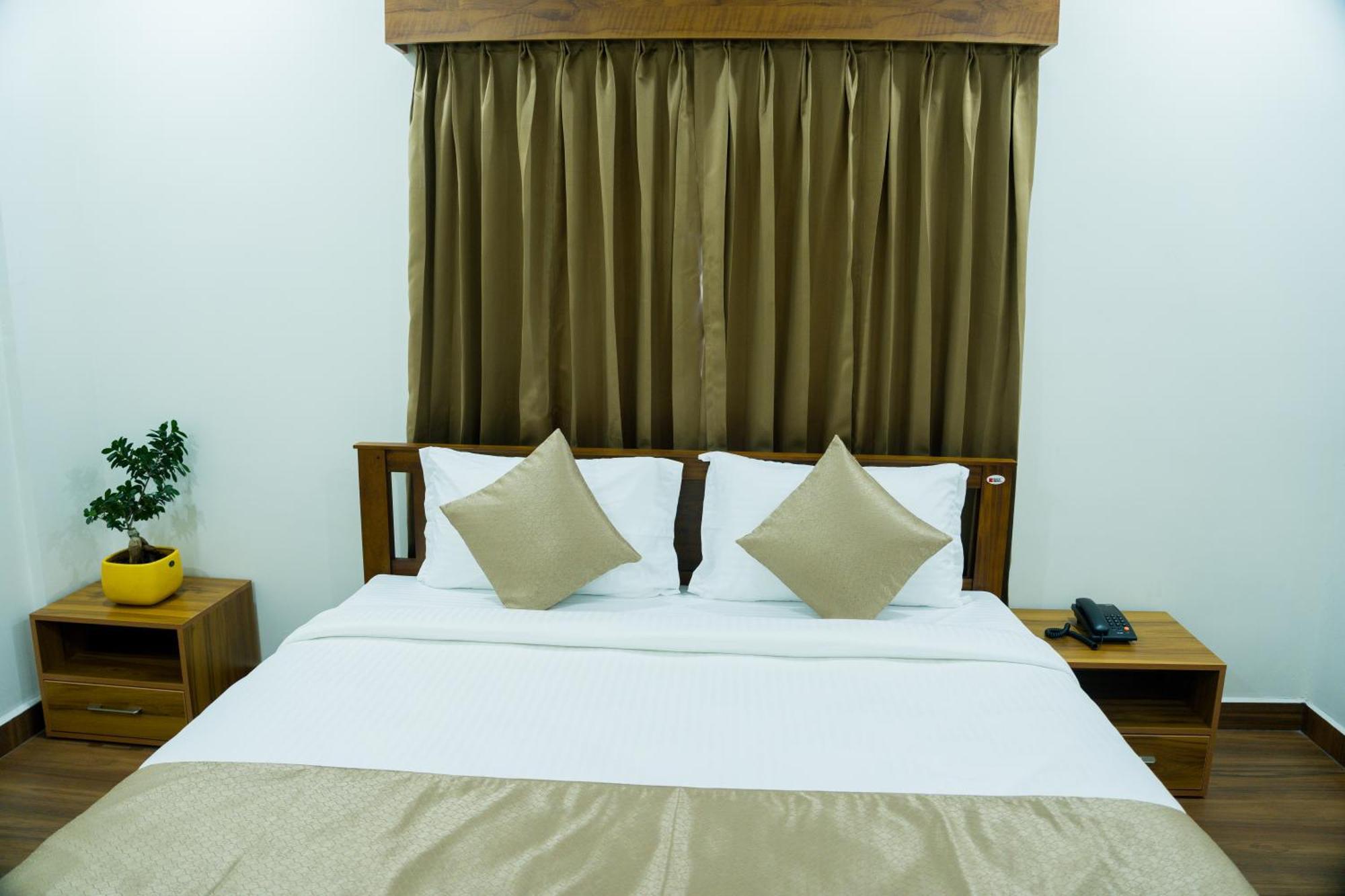 Fly View Airport Residency Hotel Nedumbassery Exterior foto