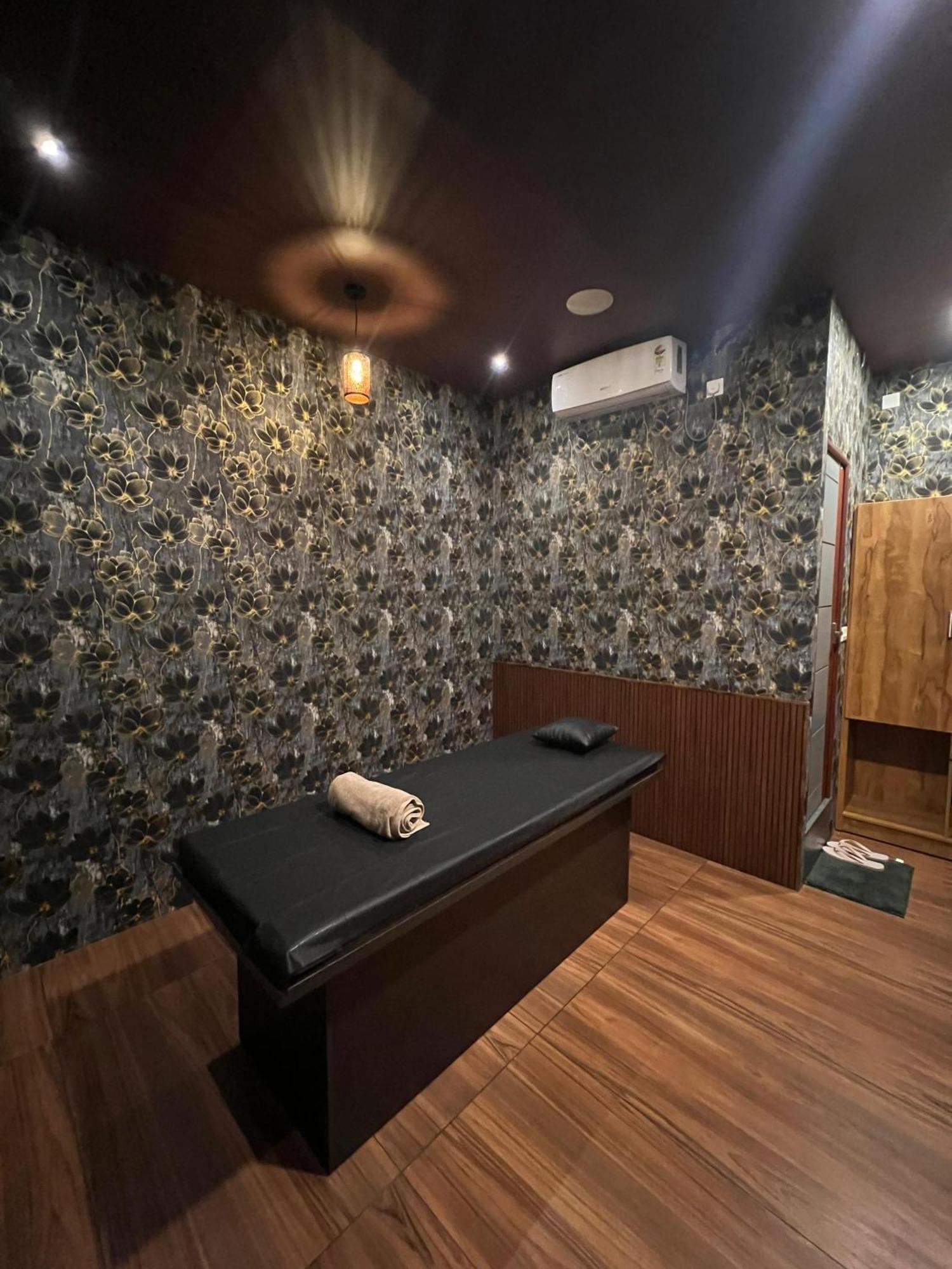 Fly View Airport Residency Hotel Nedumbassery Exterior foto